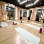 Занятия йогой, фитнесом в спортзале А. M. pilates studio Москва