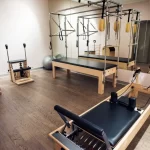 Занятия йогой, фитнесом в спортзале А. M. pilates studio Москва