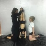 Занятия йогой, фитнесом в спортзале AcroFamily Москва