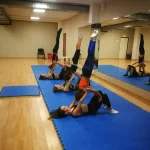 Занятия йогой, фитнесом в спортзале AcroFamily Москва