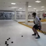 Занятия йогой, фитнесом в спортзале Академия хоккея им. Дениса Куляша Сургут