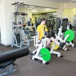 Занятия йогой, фитнесом в спортзале Академия Тела Шахты