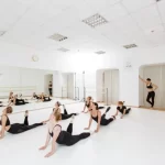 Занятия йогой, фитнесом в спортзале Alex Ballet Studio Боди балет Стретчинг Растяжка Москва