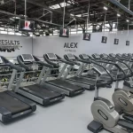 Занятия йогой, фитнесом в спортзале Alex Fitness Омск