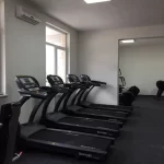Занятия йогой, фитнесом в спортзале Алмаз Тюмень