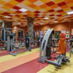 Занятия йогой, фитнесом в спортзале Амазония Москва