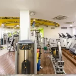 Занятия йогой, фитнесом в спортзале Ананас Москва