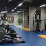 Занятия йогой, фитнесом в спортзале АрмСтронг Томск