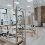 Занятия йогой, фитнесом в спортзале Art Of Pilates Москва