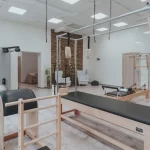 Занятия йогой, фитнесом в спортзале Art Of Pilates Москва