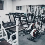 Занятия йогой, фитнесом в спортзале Athletic Hall Владивосток
