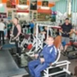Занятия йогой, фитнесом в спортзале Атлет Гвардейск