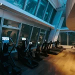 Занятия йогой, фитнесом в спортзале Atmosfera project Омск