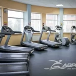 Занятия йогой, фитнесом в спортзале Аврора Барнаул