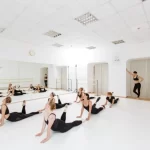 Занятия йогой, фитнесом в спортзале Балетная школа Levita Смоленск