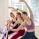 Занятия йогой, фитнесом в спортзале Barre One Москва