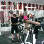 Занятия йогой, фитнесом в спортзале Берлога, спортивный клуб Кемерово