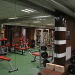 Занятия йогой, фитнесом в спортзале Берлога, спортивный клуб Кемерово