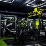 Занятия йогой, фитнесом в спортзале Бетон фитнес Краснодар