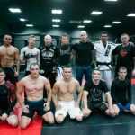 Занятия йогой, фитнесом в спортзале Боец Гай