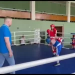 Занятия йогой, фитнесом в спортзале Боевые перчатки Видное