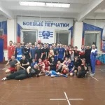 Занятия йогой, фитнесом в спортзале Боевые перчатки Видное