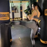 Занятия йогой, фитнесом в спортзале Brooklyn Fitboxing Москва