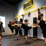 Занятия йогой, фитнесом в спортзале Brooklyn Fitboxing Москва