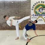 Занятия йогой, фитнесом в спортзале Capoeira Cordao de Ouro, сеть школ капоэйры Москва