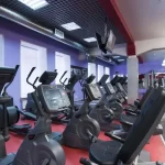 Занятия йогой, фитнесом в спортзале Crazy Fitness Jumps Омск