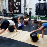 Занятия йогой, фитнесом в спортзале Crossfitkids Москва