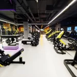 Занятия йогой, фитнесом в спортзале DDX FITNESS Москва