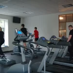 Занятия йогой, фитнесом в спортзале Дельфин Шебекино