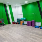 Занятия йогой, фитнесом в спортзале Дети на паркете Красноярск