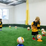 Занятия йогой, фитнесом в спортзале Детская футбольная школа академия спорта Москва