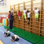 Занятия йогой, фитнесом в спортзале Детская спортивная секция Москва