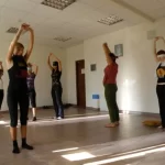 Занятия йогой, фитнесом в спортзале Динамическая медитация Ошо Москва