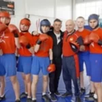 Занятия йогой, фитнесом в спортзале ДЮСШ Рсби Спортивный клуб кикбоксинга Fighter Омск