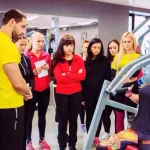 Занятия йогой, фитнесом в спортзале Доктор Тренер Москва