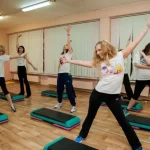 Занятия йогой, фитнесом в спортзале Эффект Опочка