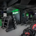 Занятия йогой, фитнесом в спортзале Emerald Gym Премиальный фитнес-клуб Геленджик