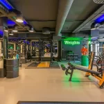 Занятия йогой, фитнесом в спортзале Emerald Gym Премиальный фитнес-клуб Геленджик