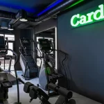 Занятия йогой, фитнесом в спортзале Emerald Gym Премиальный фитнес-клуб Геленджик