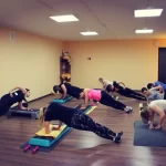 Занятия йогой, фитнесом в спортзале Эш центр танца йоги и фитнеса Волгоград