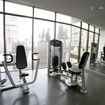 Занятия йогой, фитнесом в спортзале F8 Fitness Сочи