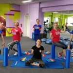 Занятия йогой, фитнесом в спортзале Family Fitness Великий Новгород