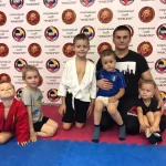 Занятия йогой, фитнесом в спортзале Фаворит Москва