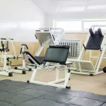 Занятия йогой, фитнесом в спортзале Фаворит Москва