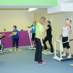 Занятия йогой, фитнесом в спортзале FitCurves Москва