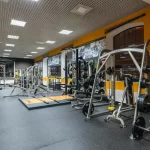 Занятия йогой, фитнесом в спортзале Фитнес клуб Gold Gym Зеленокумск